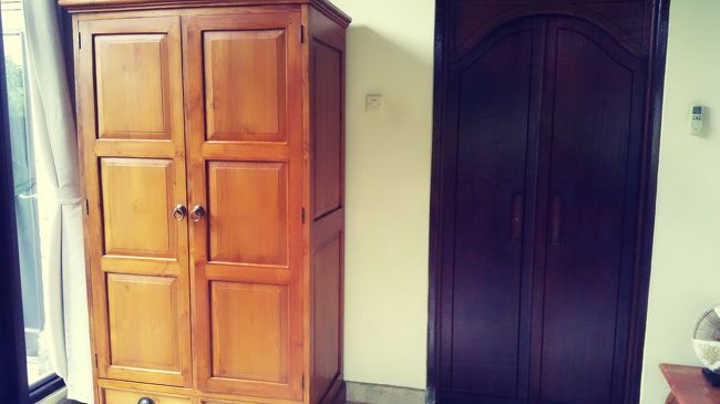 クローゼットは広くて棚の仕切りもあり、ハンガーも沢山かけれて、セキュリティボックスもあり、大容量のクローゼットとなってました。