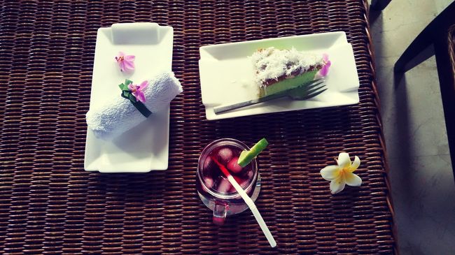 ウェルカムドリンクとケーキをいただきました。<br /><br />美味しかったです(๑´ڡ`๑)