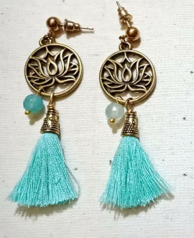 こちらはプレゼントでいただいたピアス...♪*ﾟ<br /><br />しかもマーラと同色!!!<br /><br />これは嬉しいですᐠ( ᐛ )ᐟ<br /><br />Ubudi大好きなロータスモチーフだし°˖✧◝(⁰▿⁰)◜✧˖°<br /><br />くみこさんのセンスは抜群です(,,ò᎑ó,,)و✧*｡<br /><br />そしてくみこさんのバイクの後ろに乗せてもらい食事するレストランまでLet's Go ٩(ˊᗜˋ*)و