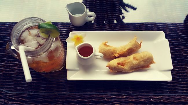 Mandala Desaではアフタヌーンティーサービスもあります。<br /><br />Ubudiはこういうホームメイドのおやつが大好きです(ㅅ˘˘)♡*.+゜<br /><br />バリのジャジャンも大好き(´౿`)♡<br /><br />今日はピサンゴレンバナナ揚げです...♪*ﾟ