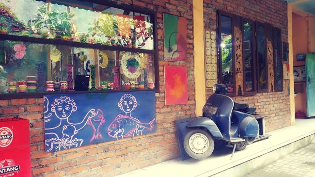 お買い物したら次の目的に向かいます。<br /><br />すぐ向かいの通り沿いですけどｗｗｗ<br /><br />スタッフに後でティールームに来るねと言って後にしました。