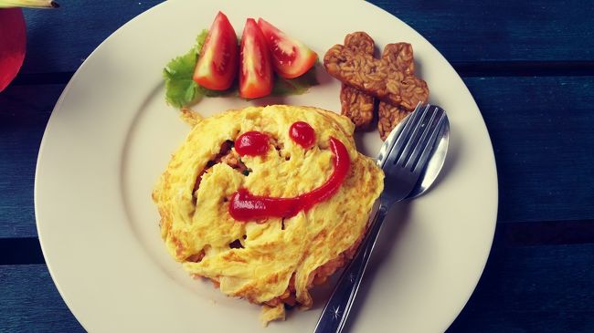 今日はオムライスをオーダーして食べてみました。<br /><br />お味は普通だったけど雰囲気良しだから( ᐛ )وok!!