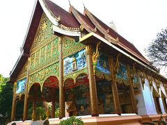 Wat Inpeng

うわぁ～ここはまた何とも美しいファサードを持つお寺なのね～。