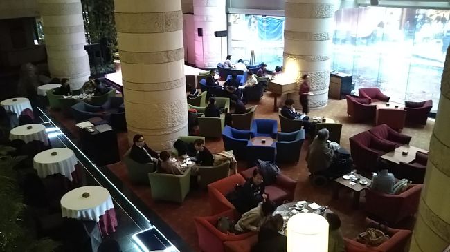 さて、フロアの１Fに登ってみます。ラウンジもとても雰囲気がよさそうです。