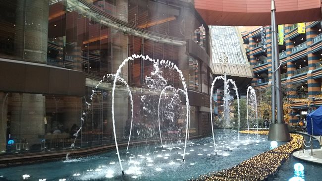 始まりました！ヨハン・シゥトラウスⅡ世のワルツ「美しく青きドナウ」に乗って、噴水が巧みに演出される見事なものです！