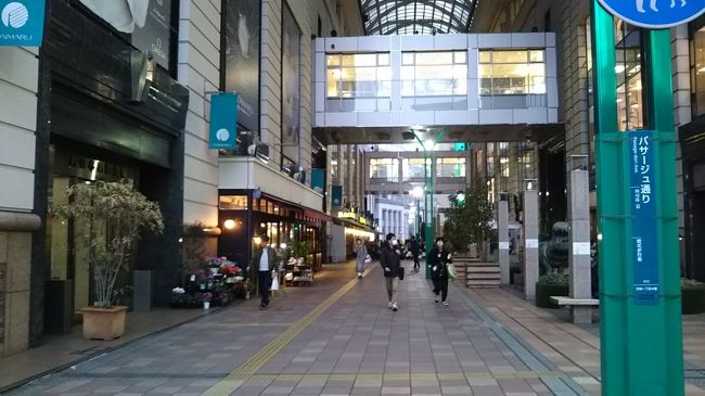 ちょっと大丸の中の通りを通りましょう。ここも綺麗な通りです。