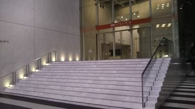 こちらはコンサートホールへの階段。