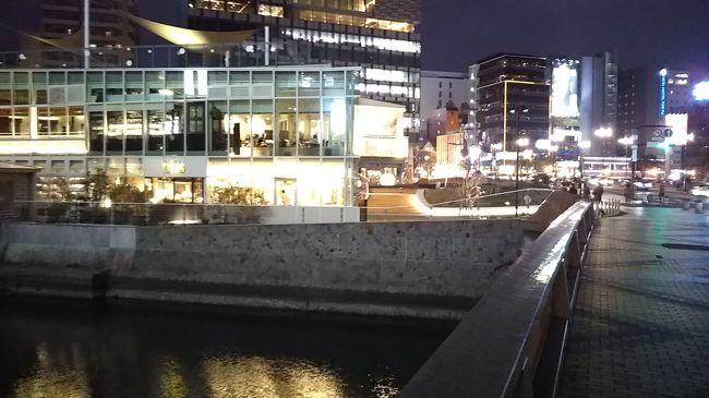 さて、地下鉄上の土居通りを東に戻ると、水上公園にもこんなカフェが。良い雰囲気ですね～。