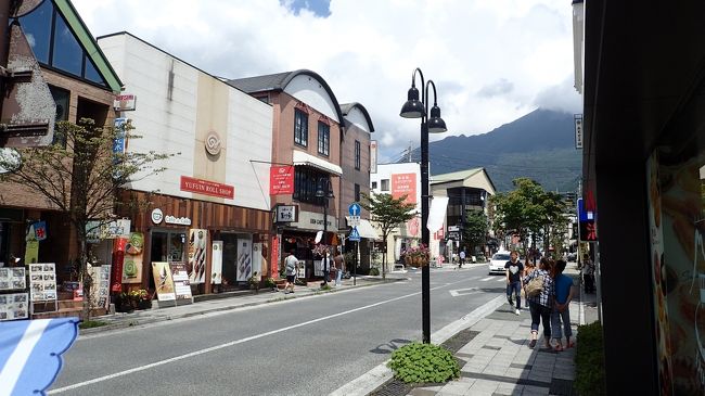 １時間ほど走って湯布院に到着。<br />空いている駐車場が見つからず苦労しました。
