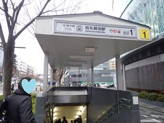 烏丸御池駅
ここにエスカレーターがほしいです
通りの向こうにはエレベータがあるんですけどね、
1基だけなので、乗りにくい