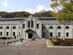 神戸市水の科学博物館 

　国の有形文化財に登録されている，ドイツルネサンス様式の奥平野浄水場旧急速ろ過場上屋を活用して，平成２年に開館