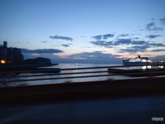 早朝4時半頃、小樽港にフェリーで到着。積んできた車に乗って積丹方面に出発した。雨が降った後らしく路面は濡れていた。