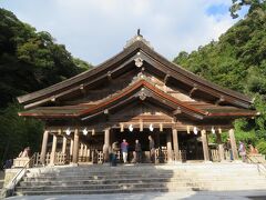 美保神社
本殿は　美保造または比翼大社造
国指定の重要文化財

これは、昭和３年に作られた拝殿