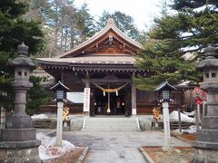 道を登った先には、温泉神社がありました。