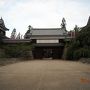 子供に引かれて寺参り