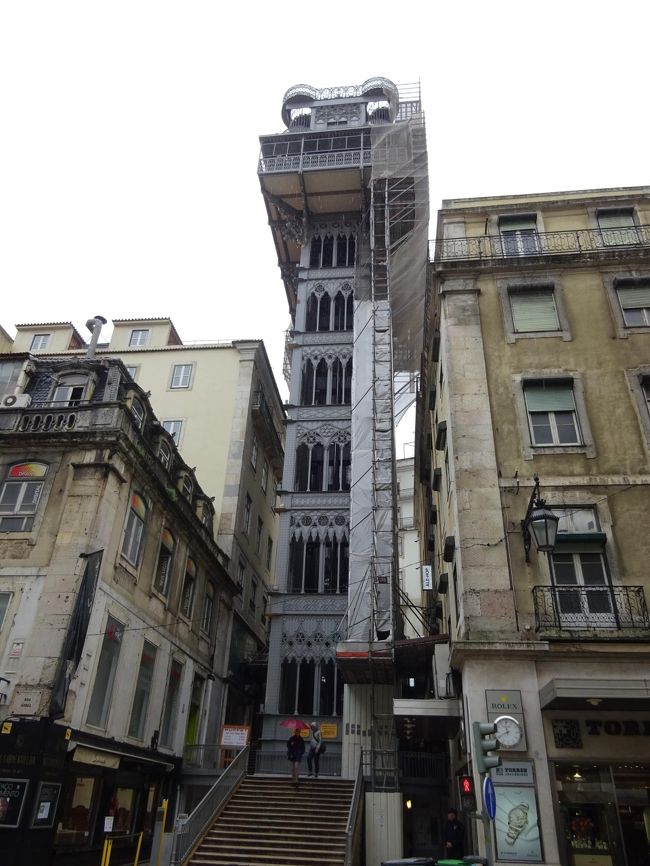 1906年に建設された高さ45mのエレベーターです。<br />どうせだったら、上るほうが良いな