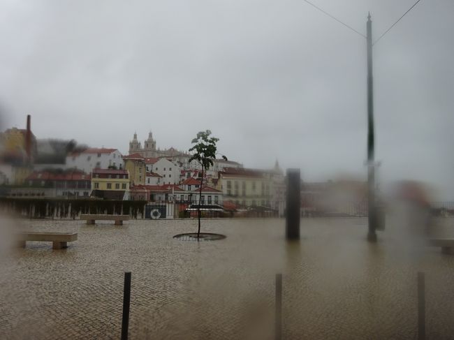 30分くらい乗っていると、風光明媚な場所らしいのだが・・・・・雨でさっぱり