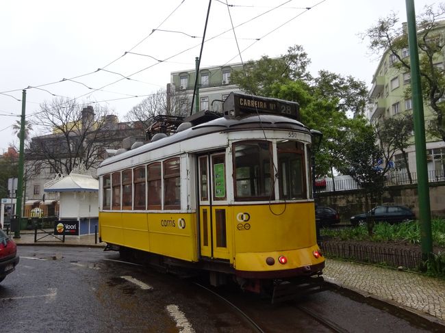 リスボンと言えば市電。<br />とりあえず、人気の28系統に乗ることに。<br />