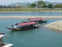 長良川川下りの屋形船が出ています。風情がありますね。