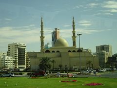 今度はキング・ファイサル・モスク。サウジアラビアの援助で建てられ、UAEでは最大規模を誇っています。