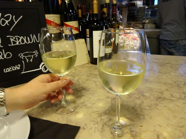 とりあえず、白ワインで乾杯！