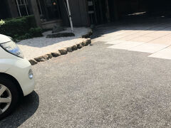 麻布にある東京さぬき倶楽部に到着して車を駐車しました。
駐車台数が少ない感じでした。
外にも駐車場があるのかもしれませんが。。