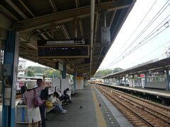 鳥羽駅から近鉄志摩線に乗り込みます。