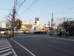 和歌山市駅は、リニューアル工事中。
賑やかなＪＲの駅とは対照的に、こちらはとても静かな印象を抱きます。
南海電車の駅がＪＲの駅に移転して一緒になる噂があるらしいのですが、そうだとすると、この駅の存在意義が薄れることになります。
この改築にどんな意味があるのか、気になります。

和歌山市駅から、和歌山港に向かいます。