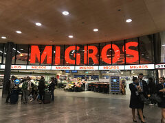 今回の旅行でお世話になったMIGROS
最後空港でもまだお土産探しをしていました。