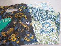 ビクトリア&アルバート美術館にて

ティータオル1枚￡7.50のものですが、3for2なので、3枚で￡15.00