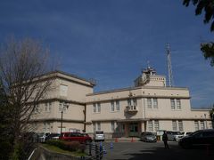 江波山気象館にたどり着きました。
昭和９年に県立広島測候所として建設された建物で、今では天気の博物館になっています。