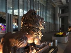 香港上海銀行の前でトラムを下車。

まずは
このパワースポットで
しっかりライオンを触っておきます。