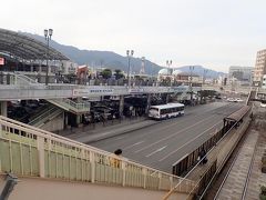 写真の左側がＪＲ長崎駅です。