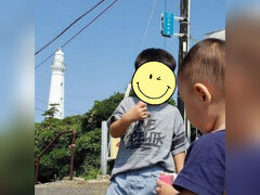 日御碕神社まできたので
日御碕灯台にも登ろうと思って駐車場まで来たけれど
ここで子ども達の体力を奪ってしまっては
コンサートで爆睡なんてことも・・・
駐車場で記念撮影だけして引き返しました