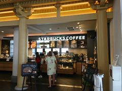 旧駅舎には、観光案内所とSTARBUCKSが入居。最近、こういった場所にスタバが入るケース、増えていますね。