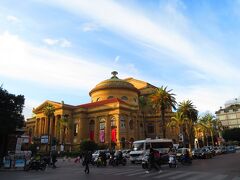 マッシモ劇場に着いた。集合時間10分前
Teatro Massimo