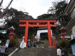 そのまま突き当たりまで登っていけば江島神社に到着です。