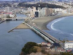 江の島弁天橋。歩行者用の通路が工事中でした