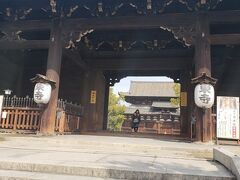 門から入っちゃう。
東寺、すごーく久しぶり。

五重塔が特別拝観できるのと、もうすぐ東京国立博物館に立体曼荼羅が出張してしまって、しばらくご不在になるので、その前に会いに行こうかなと。
友達も、東寺行ったことないって言うし丁度良かったのですよ。