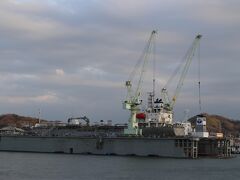 自転車を戻し、海沿いをぷらぷら。

夕の尾道水道。

この日は、ずーっと曇りで写真はイマイチ。