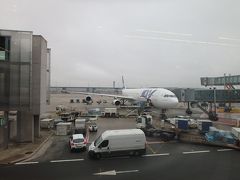 １日目（日本出発から２日目）

エールフランス航空のラウンジを出発し、午後5時10分、搭乗口Ｌ４４ゲートに到着。こちらがJoon。スタイリッシュで気軽な空の旅を提供することをコンセプトにしています。