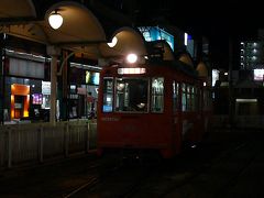 高知から最終のバスで到着した松山市駅・・
もう一本早く乗れるかと思いましたが・・最終の道後温泉行の路面電車で
道後温泉へ・・伊予鉄なんでもオレンジです
~松山の市内もそうですがみかん押しが半端ない感じ・・
