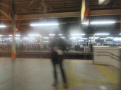 最初の停車駅は横浜。