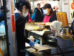 西門から東門に移動して有名な「天津葱抓餅」に並んで・・・