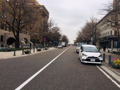 これが日本大通りです。
左右に歴史的建造物が並び、圧巻の通りです。