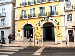 ビカのケーブルカーに乗ります。