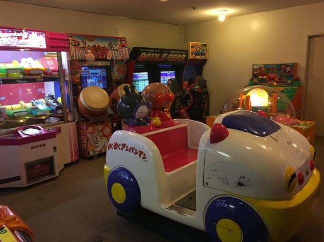 あまりにレトロなゲームコーナーです。<br />遊んでいる人は一人も見ませんでした。<br />しかし、ゲーム機がしゃべる（笑）<br />その音を、マッサージ中ずっと聞いています。<br />ま、それも温泉宿的な情緒、としてプラスに考えましょう。<br />