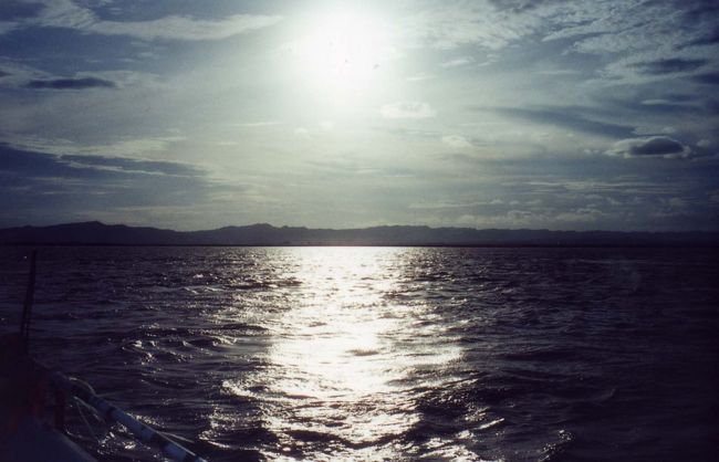 夕日が赤く燃え立ち始めた。