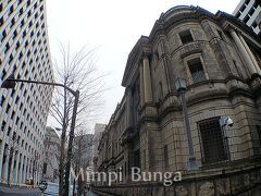 そして、日本銀行本店へ！
今回、9時45分～の見学ツアーを予約してありました。
事前に郵送されていた参加証の用紙と、身分証明書が必要です。