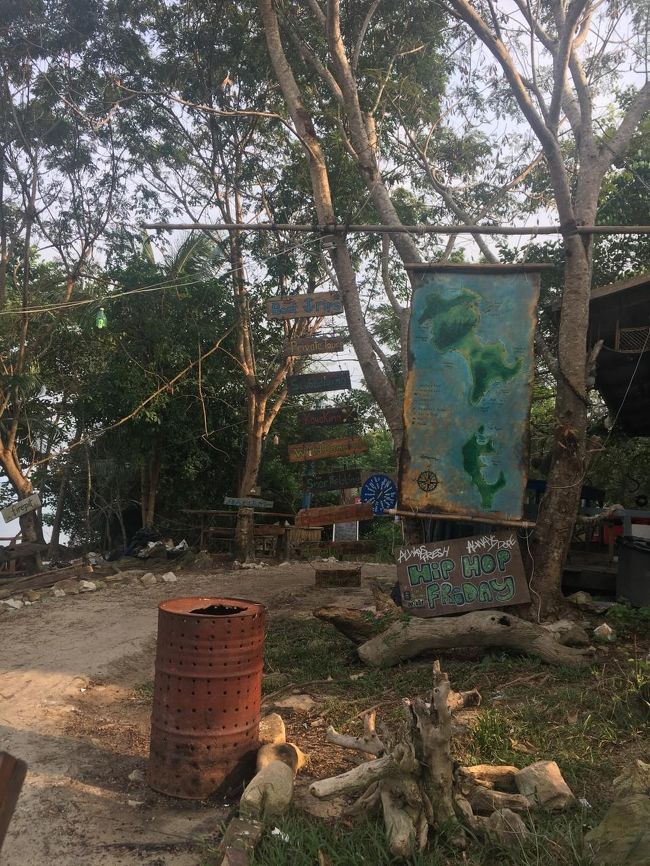 ずーと入っていけば、又、ビーチあるのかな？人もいなかったし、奥へ行くのはやめました。